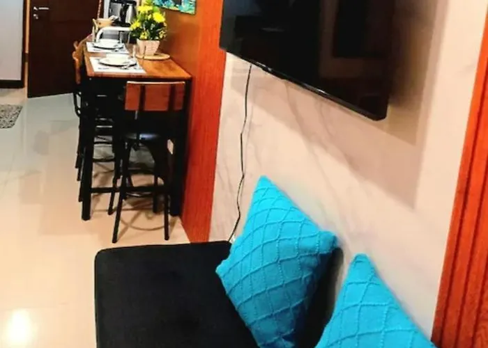 Queen V Staycation Tower D 4* Manila