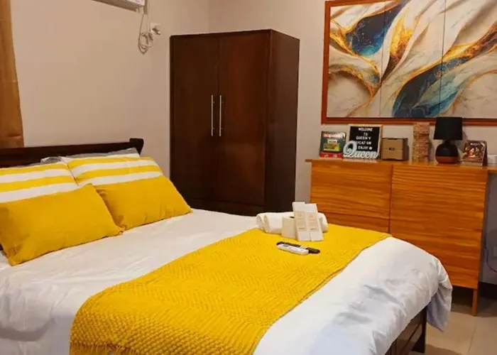 Apartahotel Queen V Staycation Tower D Manila